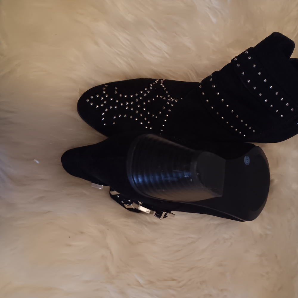 Elegant Black Studded Women's Boots